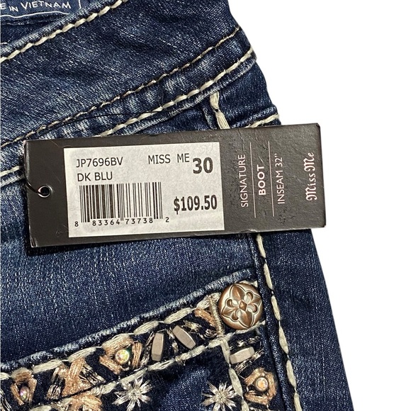 Women's Miss Me Blue Jeans with Silver Details - Picture 3 of 14
